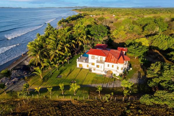 Beachfront estate on 1.5 hectares in playa nanzal