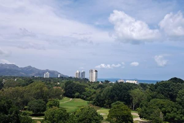 Apartamento de 4 habitaciones en edificio ph el alcazar, en coronado golf