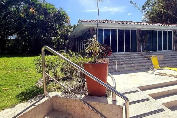 Propiedad de lujo en esquina en punta barco village, san carlos