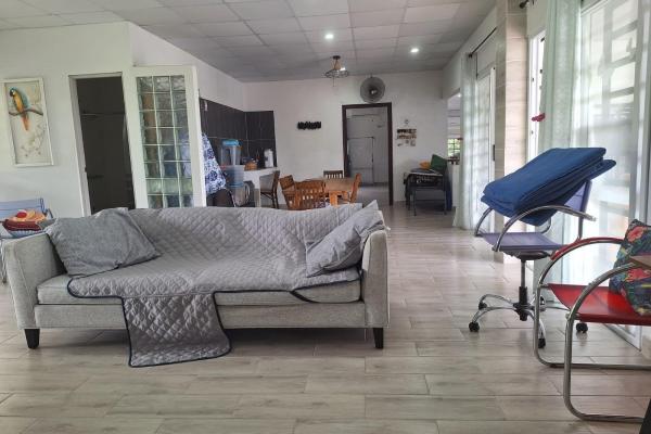 Casa con piscina y 1,8 hectáreas de terreno
