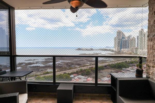 Sale of renovated apartment in san francisco bay with sea view.