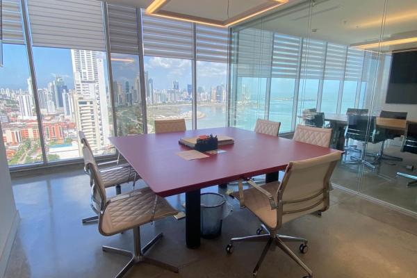 Se vende oficina remodelada en balboa office center