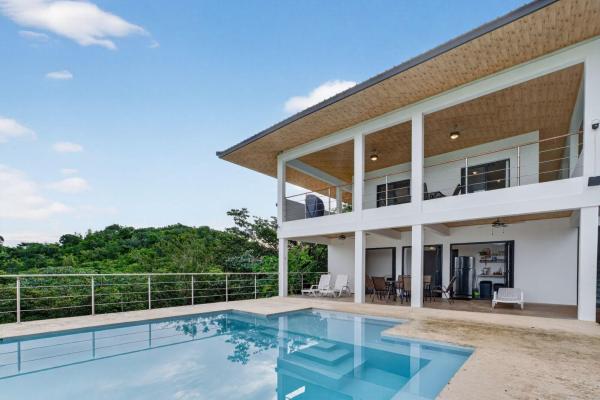 Turnkey ocean-view luxury villa in sea view hills