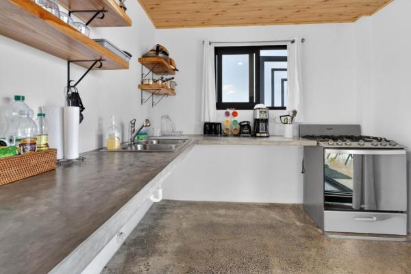 Turnkey ocean-view luxury villa in sea view hills