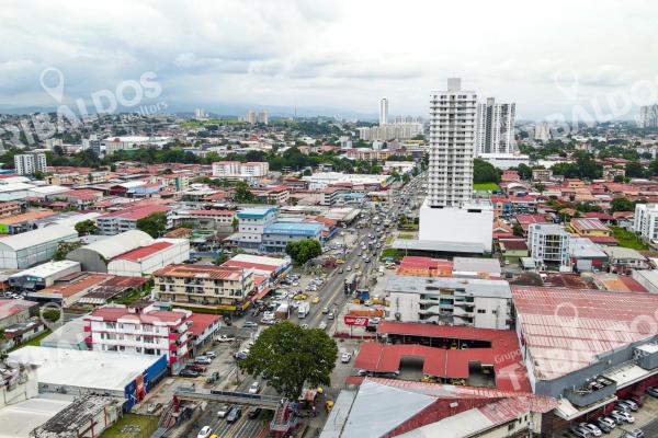 Venta de terreno comercial en parque lefevre
