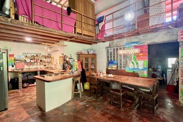 Casa con amplio terreno en la laguna