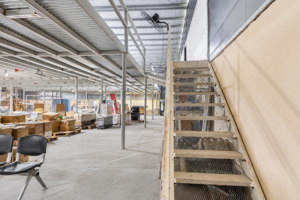 Venta de galera con mezzanine en pacora