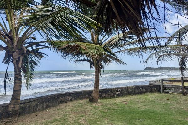 Venta de casa frente al mar en colon