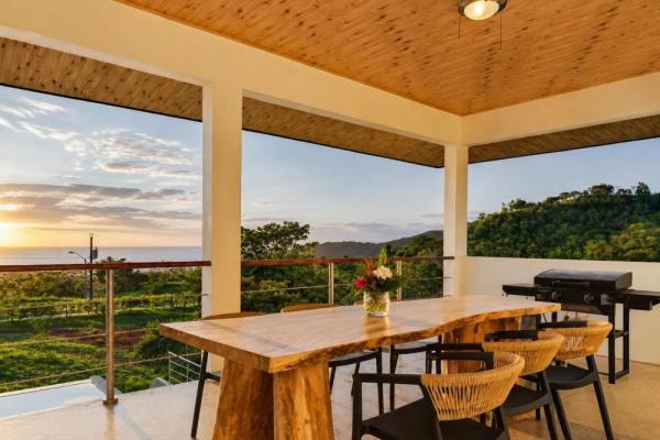 Turnkey ocean-view luxury villa in sea view hills