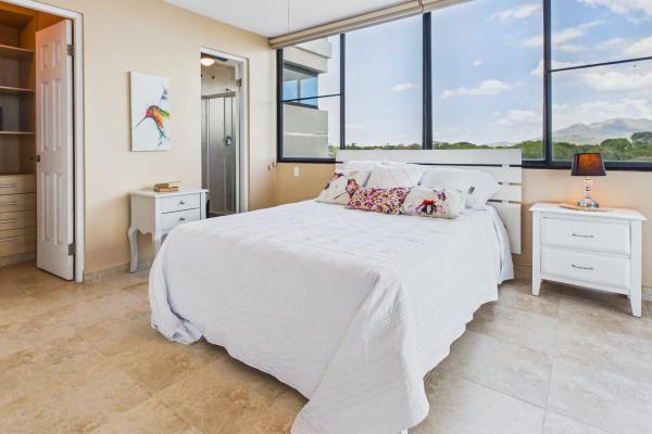 4 bdrm beachfront condo newly renovated coronado