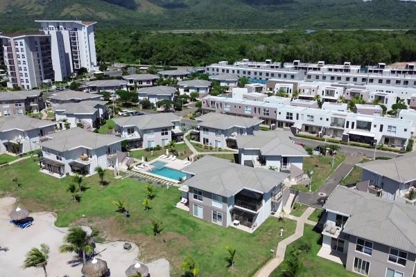 Two-level duplex with ocean view in playa caracol