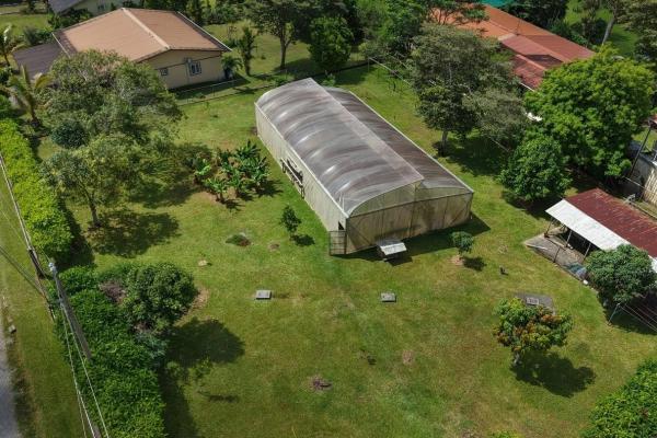 Casa familiar con jardines y taller en un terreno de 3486 m² en potrerillos