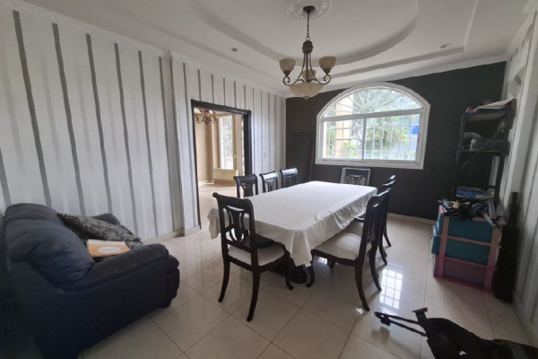 Venta de casa dos niveles con terreno en la chorrera