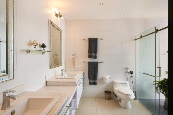 Two-level oceanfront condo in coco del mar