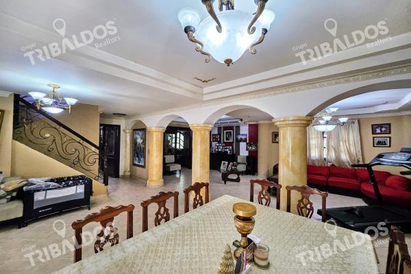 Venta de amplia casa en albrook