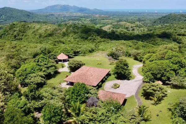 Mountain villa with ocean view