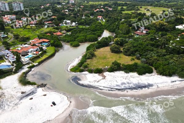Land in punta roca, punta barco. san carlos