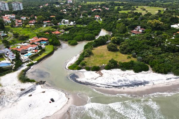 Land in punta roca, punta barco. san carlos
