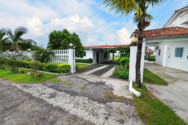 Oceanfront rental — playa malibú, gorgona