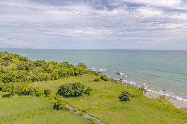 Precioso condominio amueblado de 3 habitaciones en punta caelo