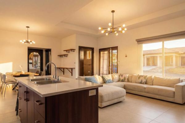 Modern furnished 2-bedroom home in boquete