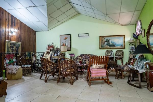 Highland home with 2 hectares in volcan
