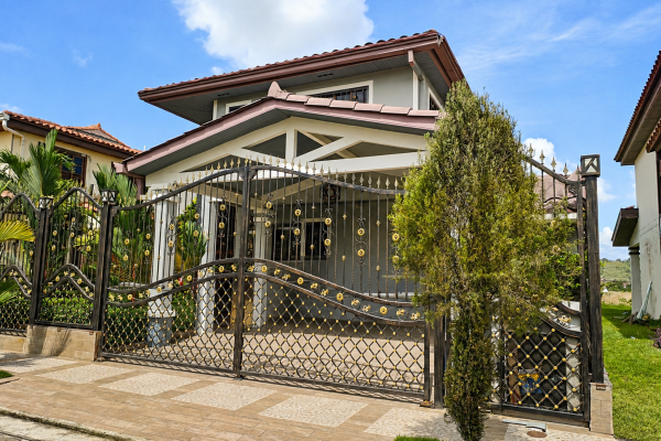 Sale of house in mirador del lago