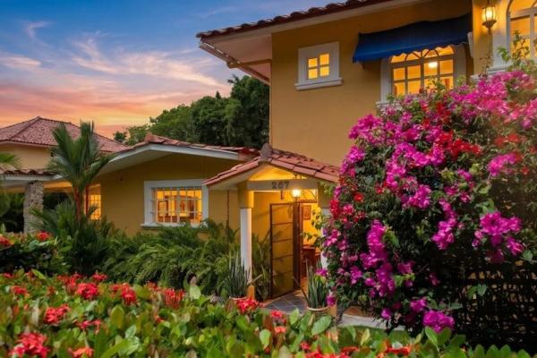 Coronado golf club home with pool