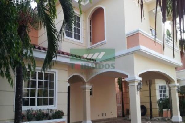Venta de casa en villa valencia