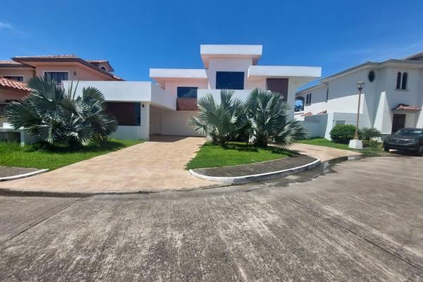 Exclusiva casa con piscina costa del este