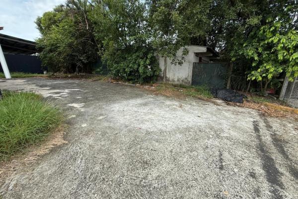 Se vende terreno con mejoras frente a la panamericana
