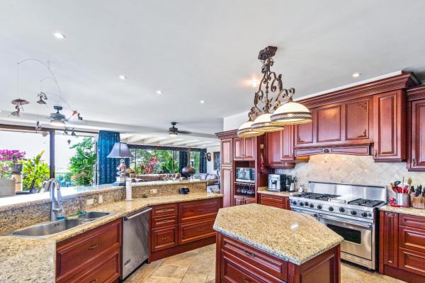 Magnificent mansion in los molinos boquete