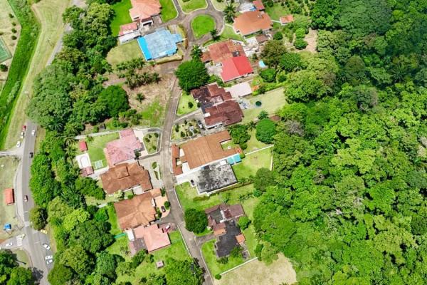 Exclusive double duplex in brazos heights, colon