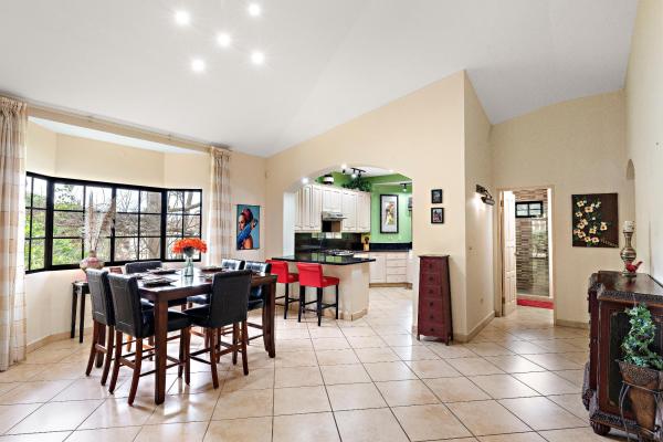 Rare 3-bedroom corner condo in valle escondido