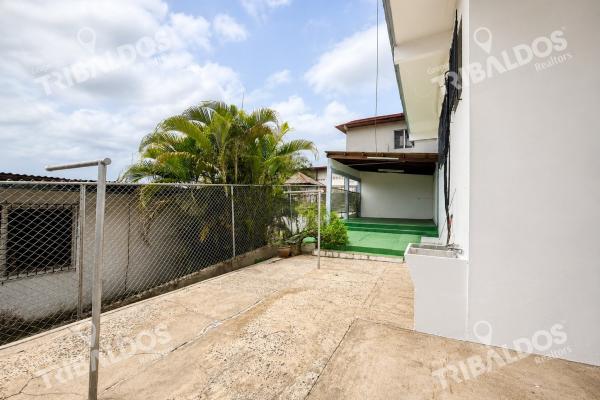 House for sale in bethania, commercial area