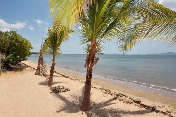 Id 10037 oceanfront italian villa 20 minutes away