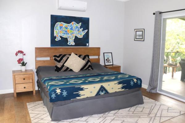 Propiedad de 3 acres frente al río con casa de huespedes