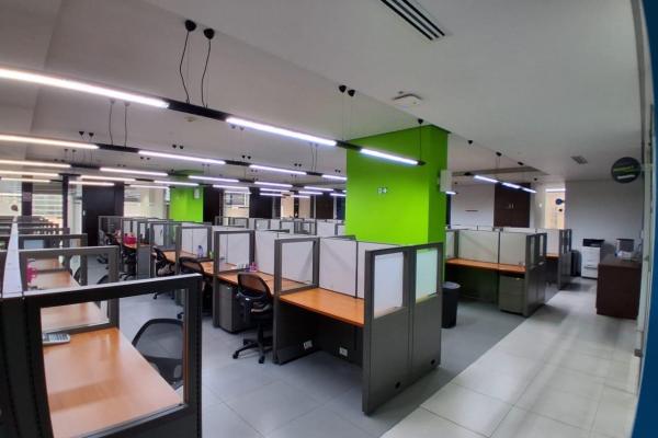 Office for sale or rent with terrace in cde