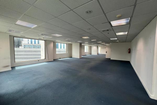 Venta de oficina comercial en world trade center en marbella.
