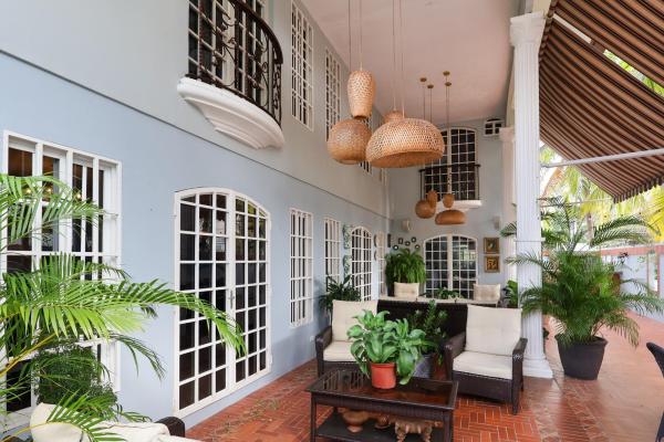 Venta de casa de 2 niveles en altos de panamá