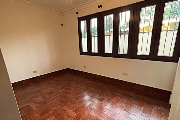Exclusivo oasis urbano: residencia unifamiliar estilo villa campestre.