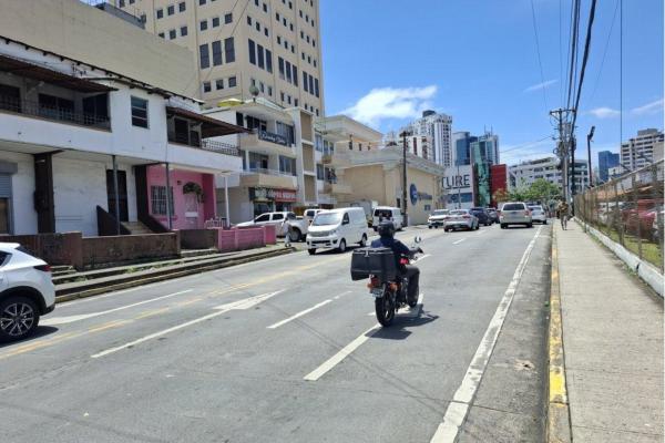Venta de casa comercial en el carmen