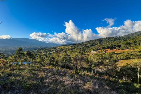 Mountain view lot for sale in jaramillo, boquete