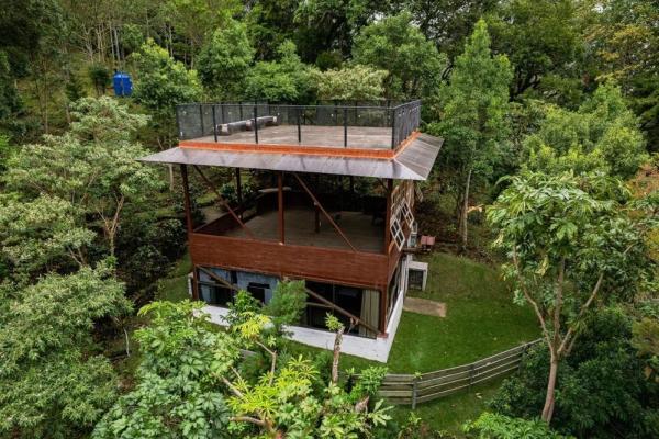 Cabaña con vistas al volcán barú en venta en jaramillo
