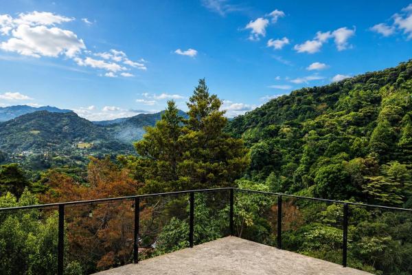 Cabaña con vistas al volcán barú en venta en jaramillo