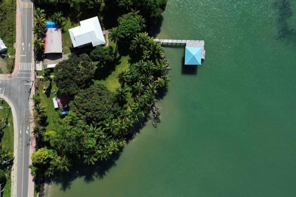 Prime oceanfront estate w/dock & beach, isla colon