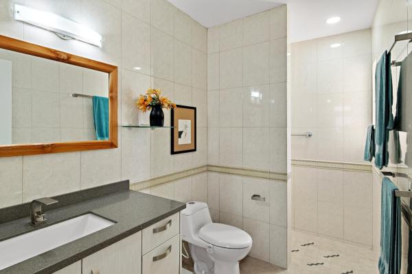 Apartamento de 3 rec. frente al mar en playa la barqueta panamá