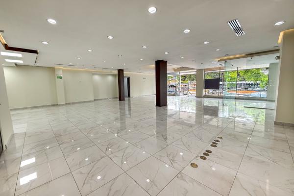 Alquiler local comercial via españa a pocos metros de la ernesto t. lefevre