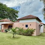 Villa independiente en lote de esquina