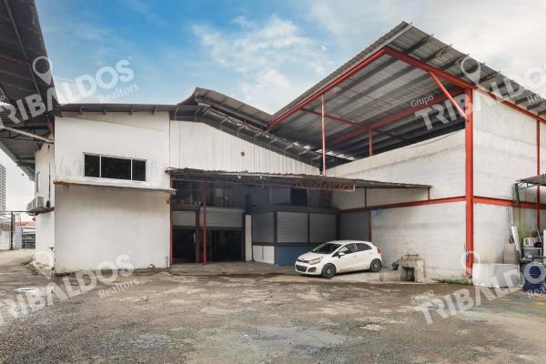 Venta de galera en parque lefevre